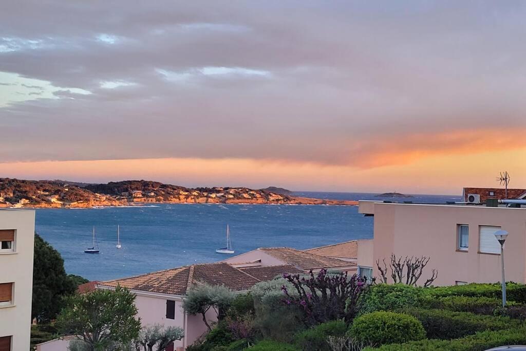 T2 Vue Mer Dans Residence Calme / T2 Sea View In A Quiet Residence Bandol Εξωτερικό φωτογραφία