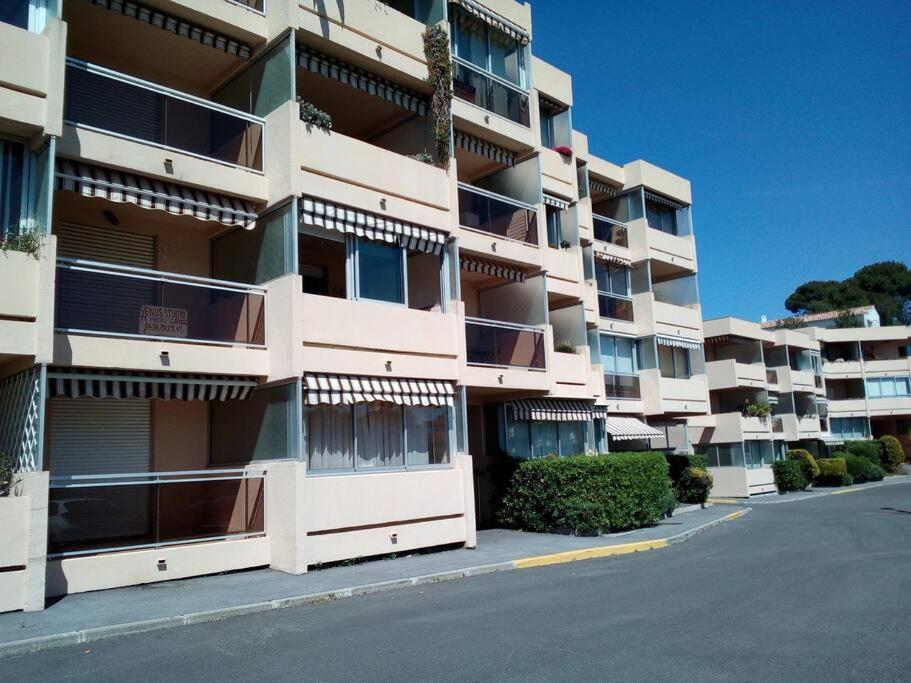 T2 Vue Mer Dans Residence Calme / T2 Sea View In A Quiet Residence Bandol Εξωτερικό φωτογραφία