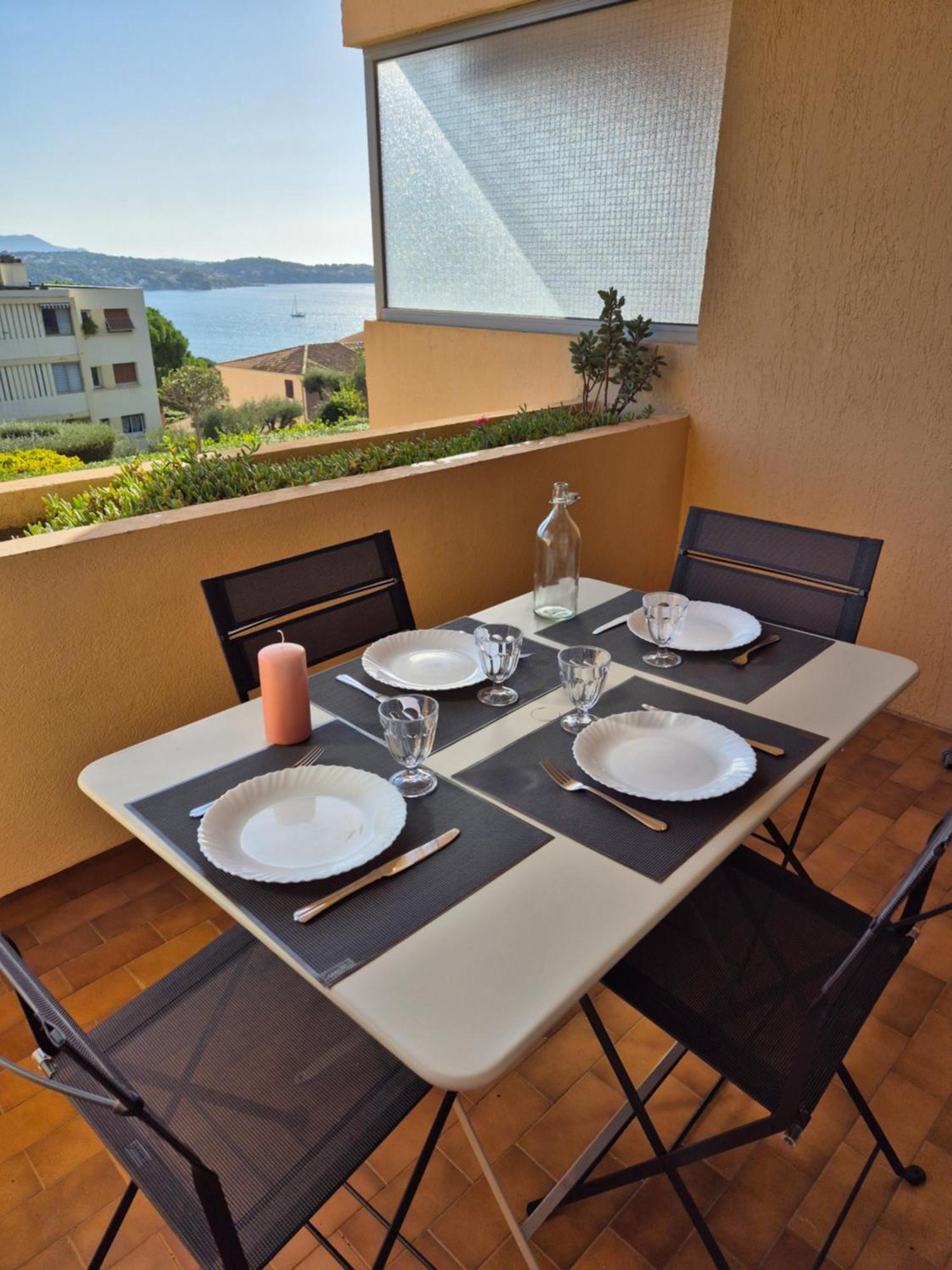 T2 Vue Mer Dans Residence Calme / T2 Sea View In A Quiet Residence Bandol Εξωτερικό φωτογραφία